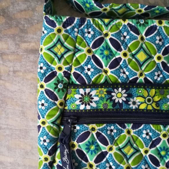 Vera Bradley NWOT crossbody purse. - Picture 4 of 16